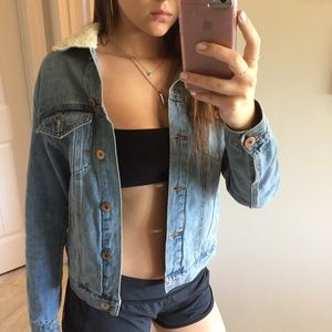 Jean Jacket w/ Faux Fur🖤